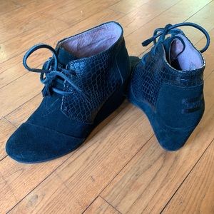 Tom’s Wedge Black Booties EUC